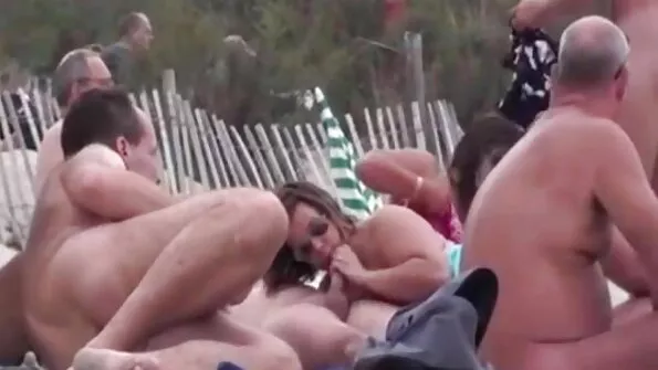 Abikaasa fucks naine kõik augud ja cums in perse.