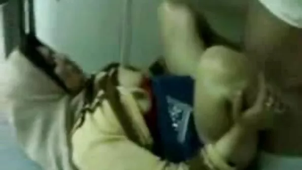 Blond maksab taksojuhile natuuras ja cums alates kukk kiisu.